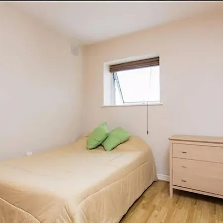 2 Bedroom In East Wall *