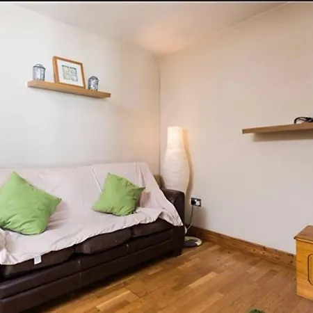 2 Bedroom In East Wall *