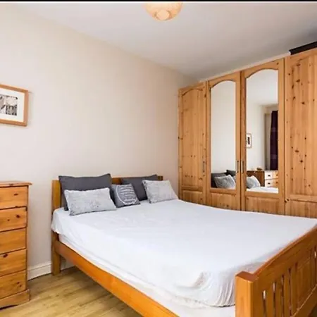 2 Bedroom In East Wall *